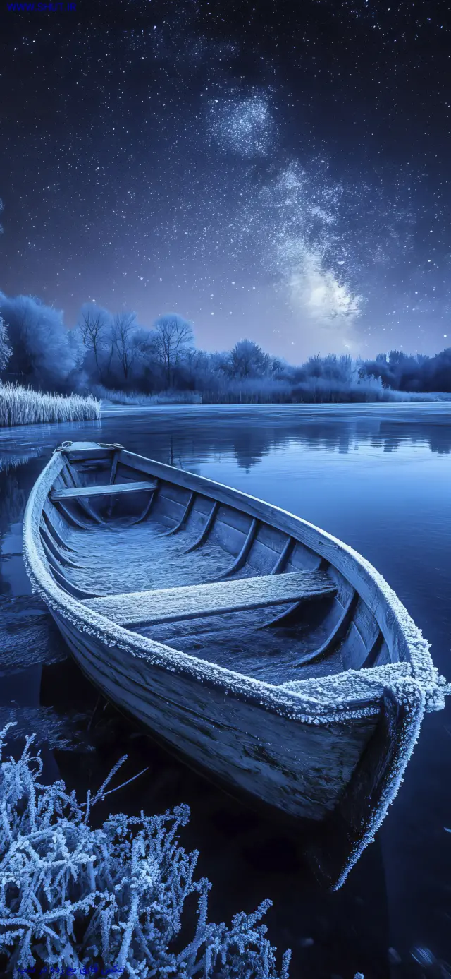 عکس قایق یخ زده در شب