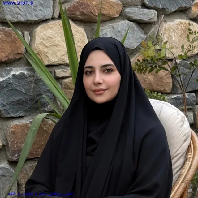 عکس پروفایل دختر با حجاب در کافه